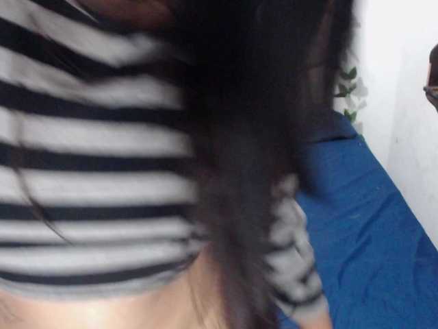darkelectrodj live cam on BongaCams