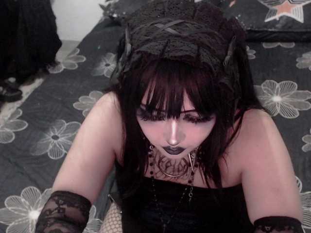 darkelectrodj live cam on BongaCams