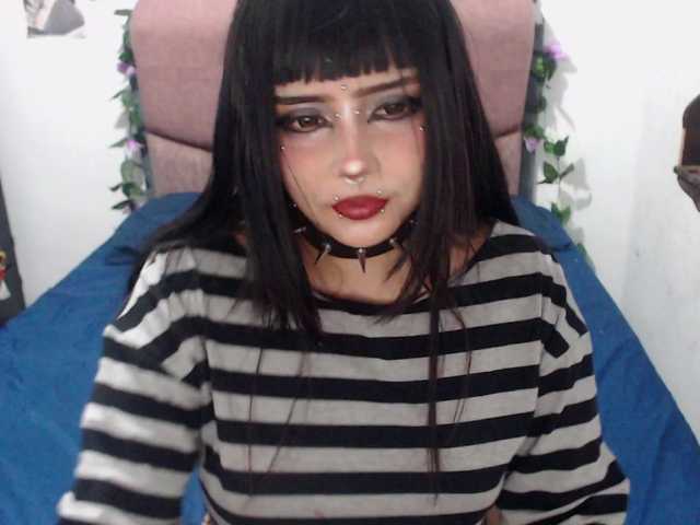 darkelectrodj live cam on BongaCams