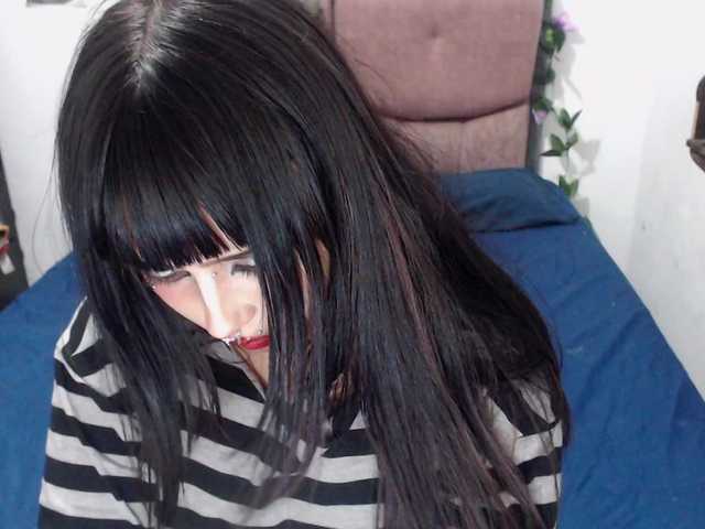 darkelectrodj live cam on BongaCams