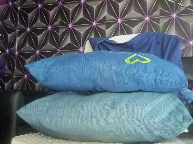 Megann9 — live female cam