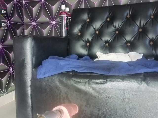 Megann9 — live female cam
