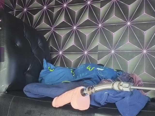 Megann9's BongaCams show and profile