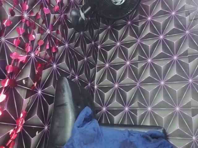 Megann9 webcam