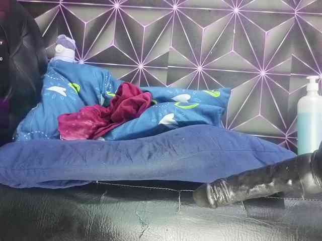 Megann9 webcam