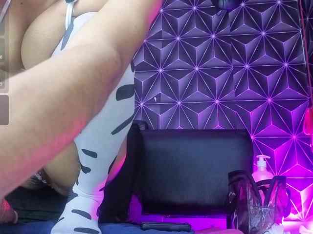 Megann9 webcam