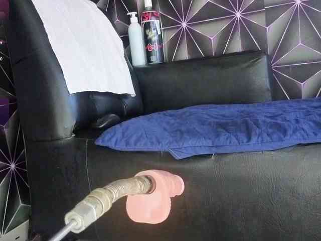 Megann9 webcam