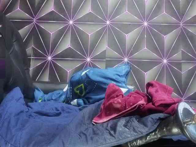 Megann9 webcam