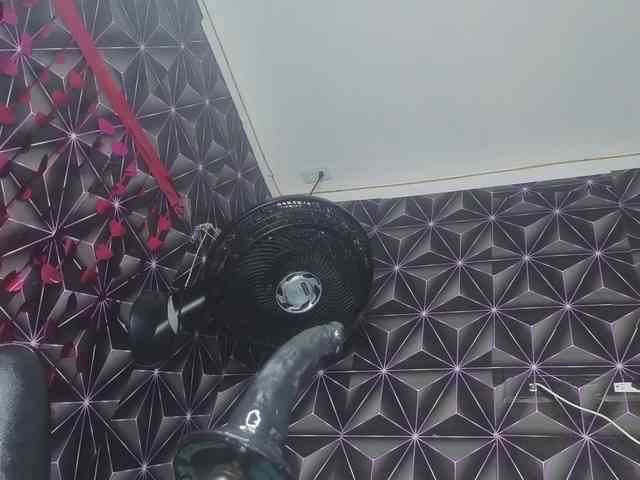 Megann9 webcam