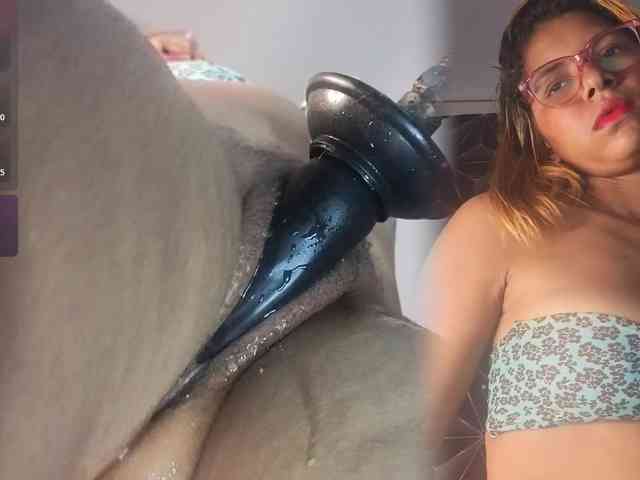 Megann9 webcam