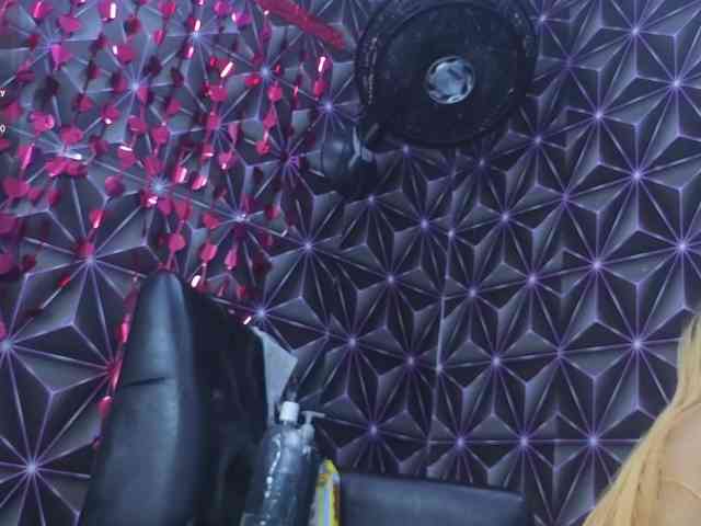 Megann9 webcam
