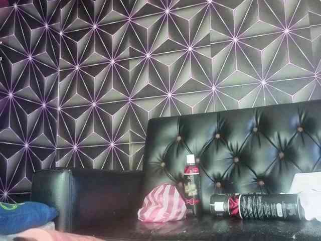 Megann9 webcam