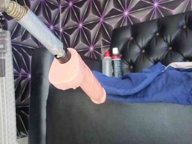 Megann9 webcam