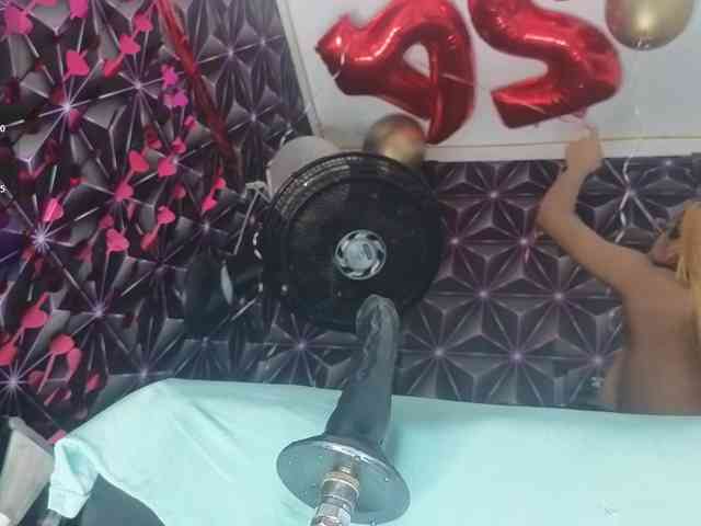 Megann9 webcam