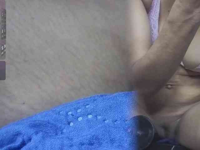 Megann9 webcam