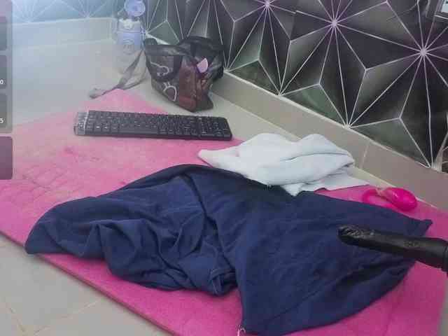 Megann9 webcam