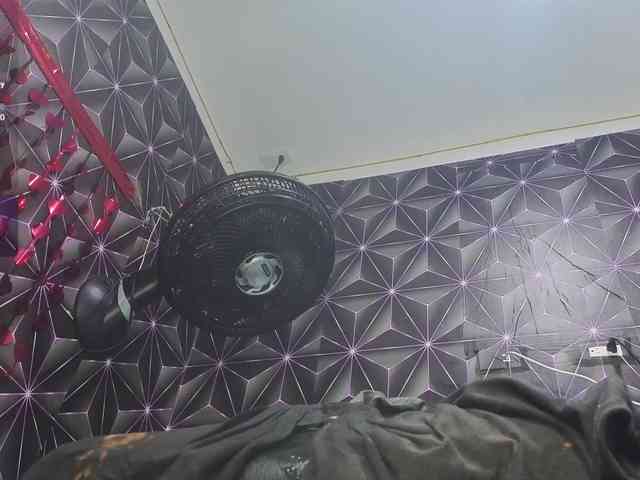 Megann9 webcam