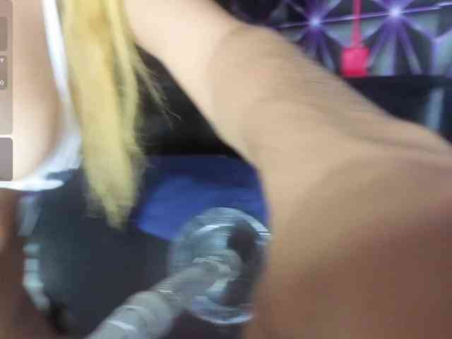 Megann9 webcam