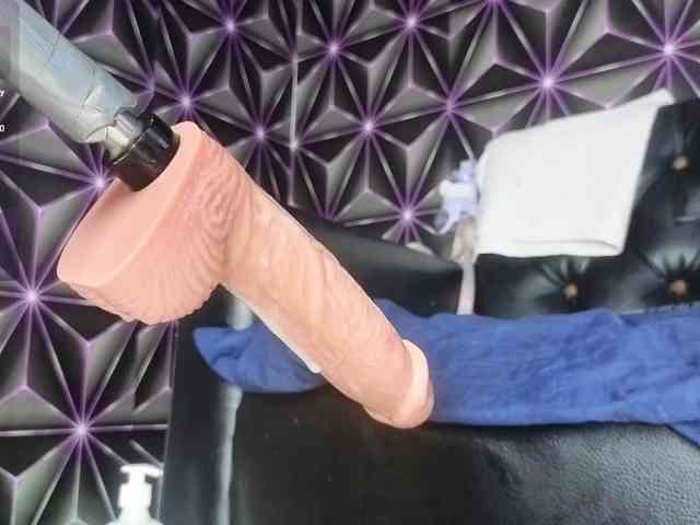 Megann9 webcam