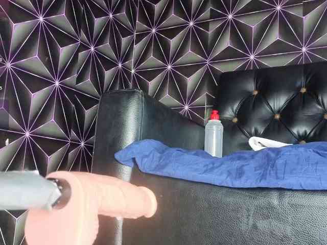Megann9 webcam