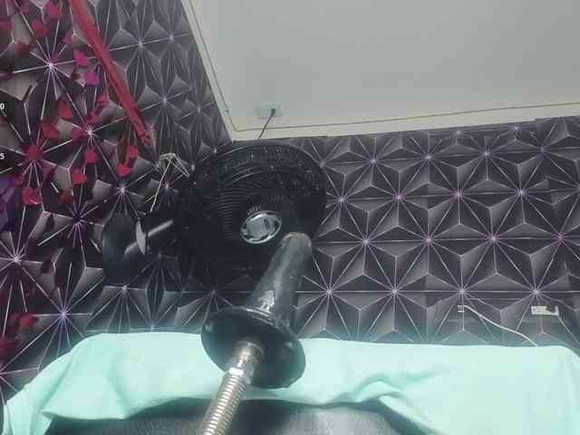 Megann9 webcam