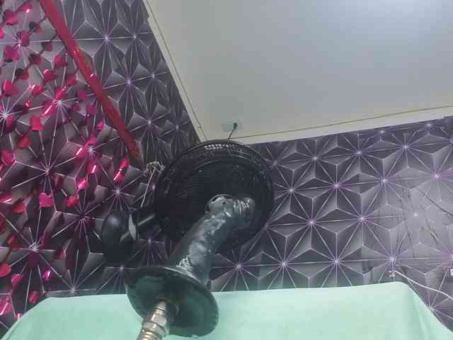 Megann9 webcam
