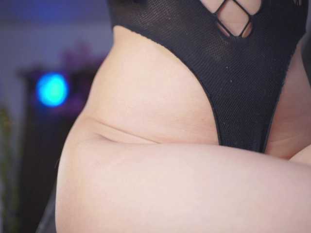 Kirenie live webcam show