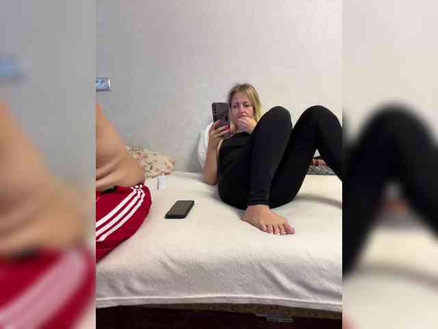 __TotheMoonandBack__ webcam