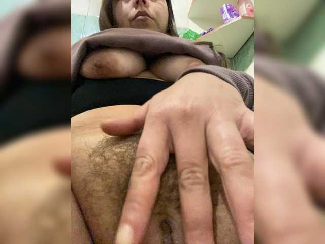 Arya2021 live cam on BongaCams
