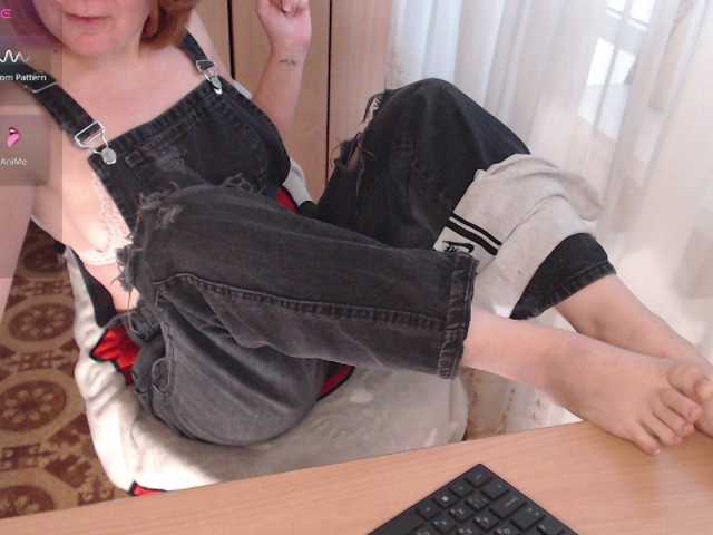 Julia99 live cam preview