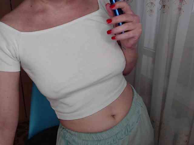Julia99 Live Webcam on BongaCams