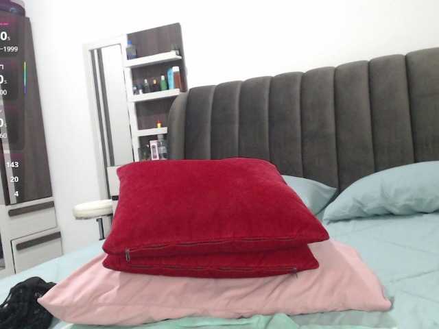 Ladiimia's BongaCams show and profile