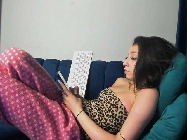 LucyLips live cam on BongaCams