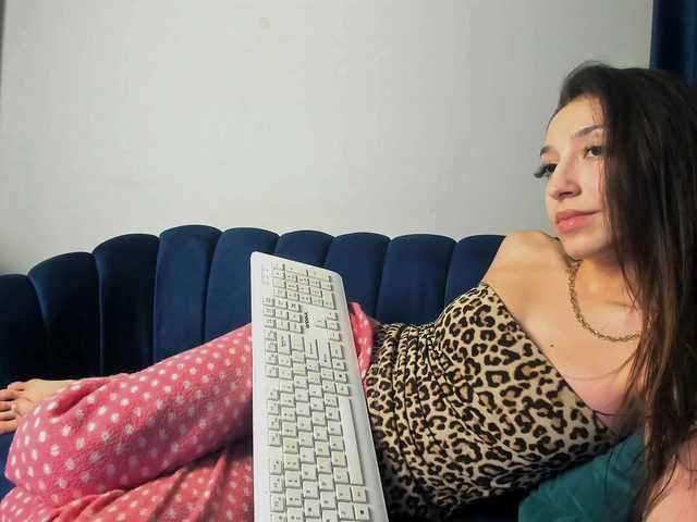 LucyLips live cam on BongaCams
