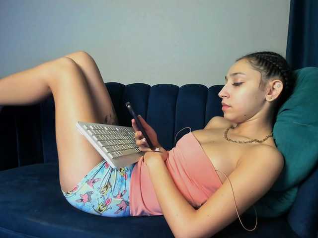 LucyLips live cam on BongaCams