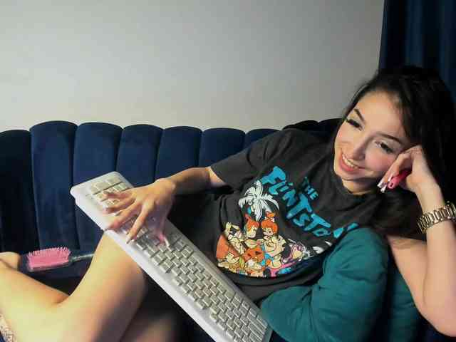 LucyLips webcam