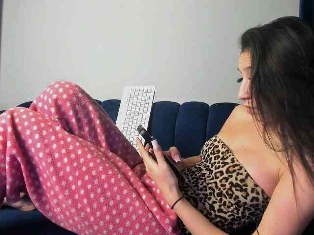 LucyLips webcam