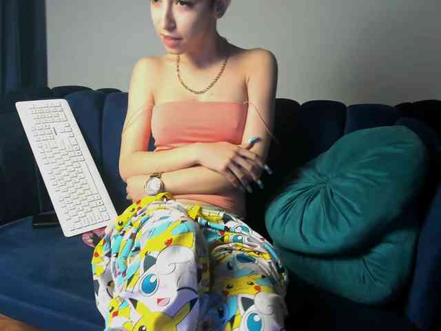 LucyLips webcam