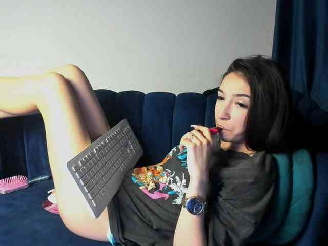 LucyLips webcam