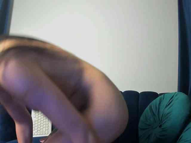 LucyLips webcam