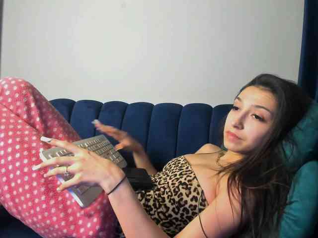 LucyLips webcam