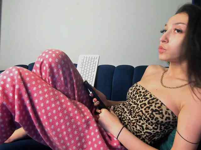 LucyLips webcam