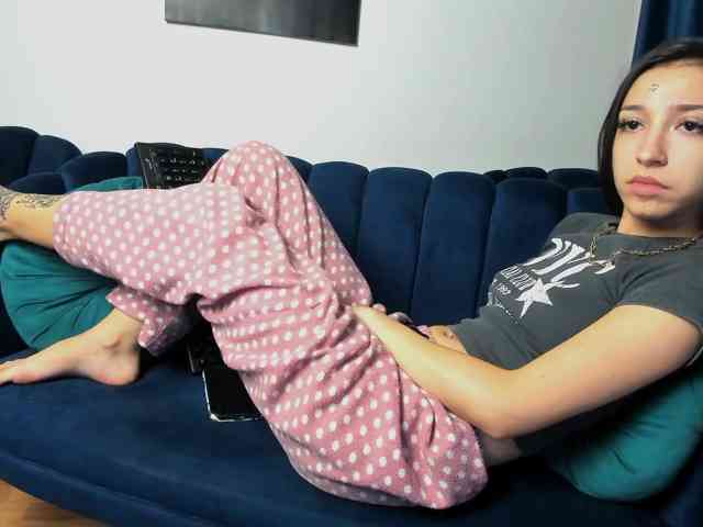 LucyLips webcam