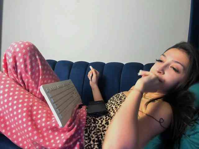 LucyLips webcam