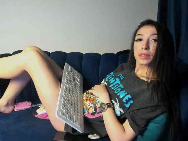 LucyLips webcam