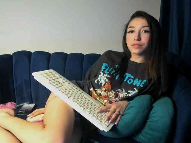 LucyLips webcam