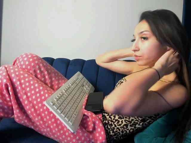 LucyLips webcam