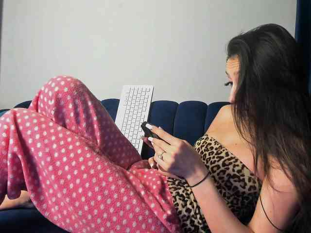 LucyLips webcam