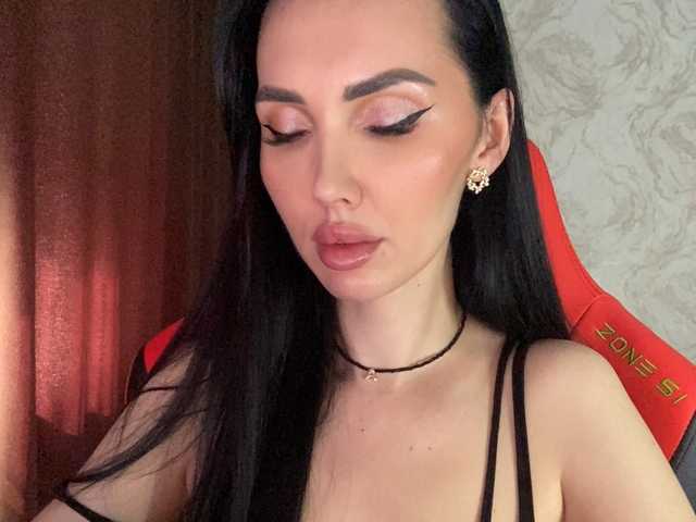  LolaFox chat room