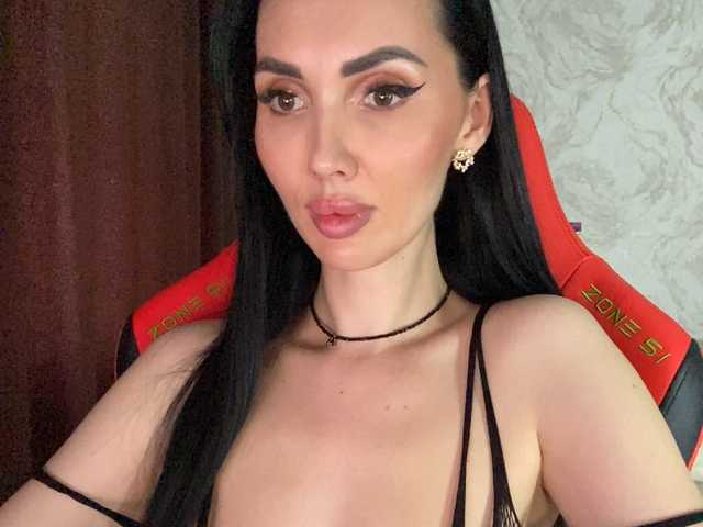  LolaFox chat room